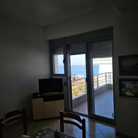 Alimaj アパート Vlorë